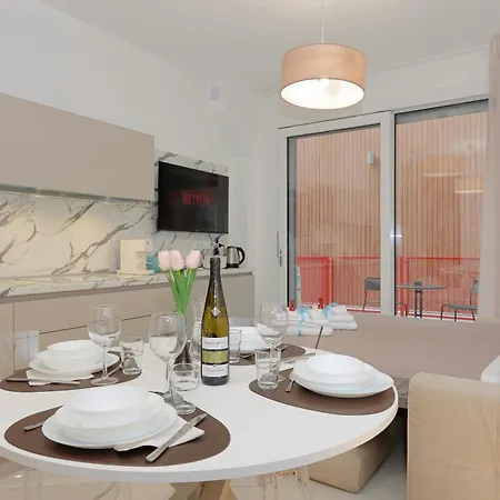 Apartment Mascarella - Elegante Design Con Patio Nel Centro Storico *