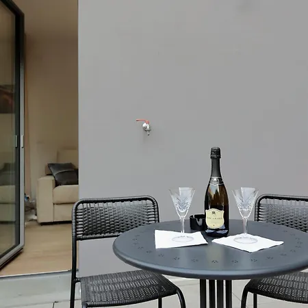 Mascarella - Elegante Design Con Patio Nel Centro Storico * Bologna