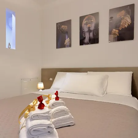 Mascarella - Elegante Design Con Patio Nel Centro Storico