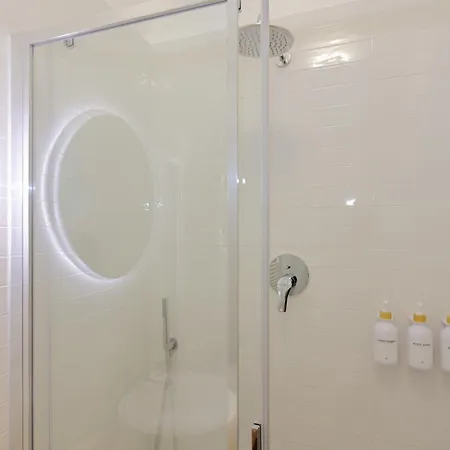 Mascarella - Elegante Design Con Patio Nel Centro Storico דירה