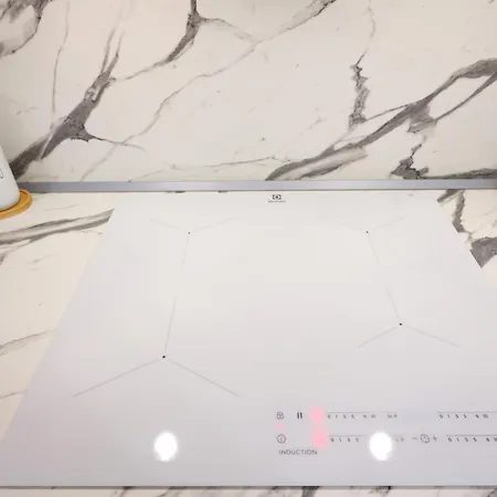 Mascarella - Elegante Design Con Patio Nel Centro Storico