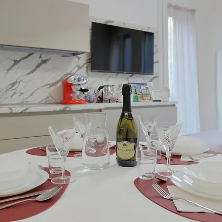 Mascarella - Elegante Design Con Patio Nel Centro Storico * ボローニャ