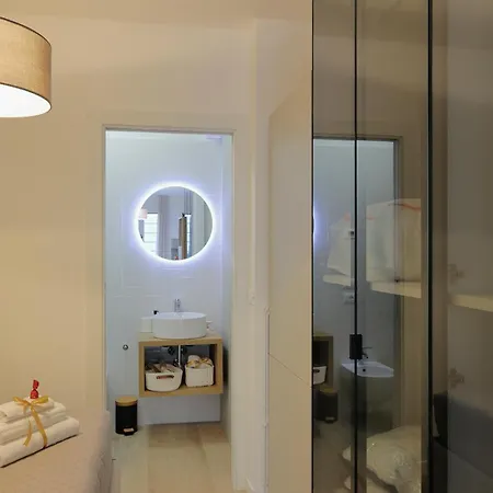 Mascarella - Elegante Design Con Patio Nel Centro Storico דירה