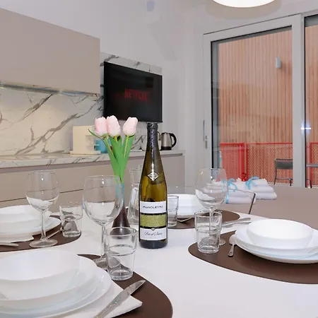 Mascarella - Elegante Design Con Patio Nel Centro Storico * Bolonya