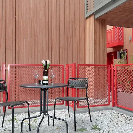 Daire Mascarella - Elegante Design Con Patio Nel Centro Storico