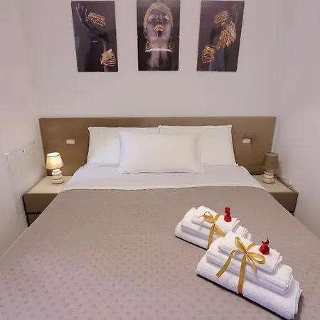 Mascarella - Elegante Design Con Patio Nel Centro Storico アパート ボローニャ