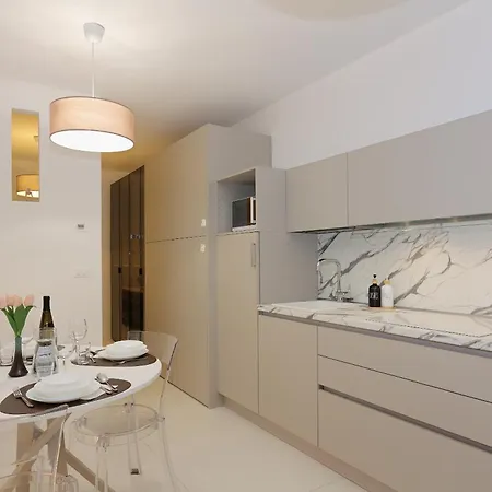 Daire Mascarella - Elegante Design Con Patio Nel Centro Storico *