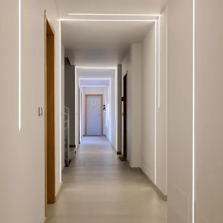 Mascarella - Elegante Design Con Patio Nel Centro Storico