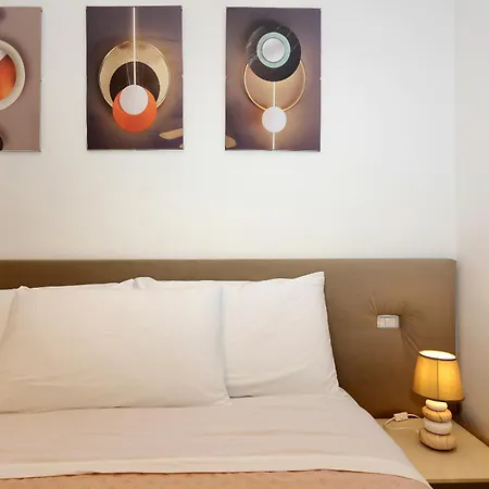 Mascarella - Elegante Design Con Patio Nel Centro Storico