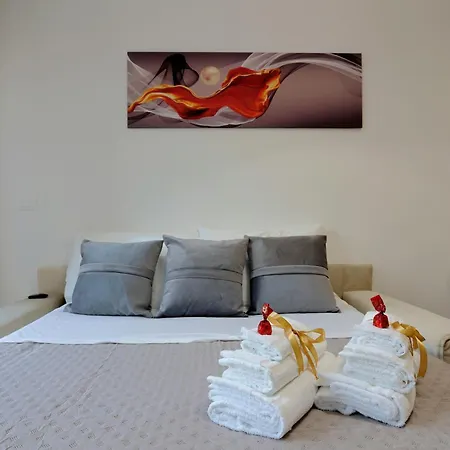Mascarella - Elegante Design Con Patio Nel Centro Storico