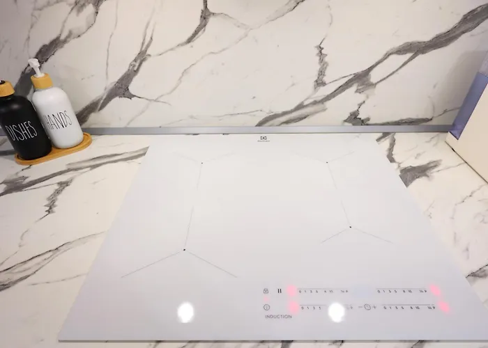 Mascarella - Elegante Design Con Patio Nel Centro Storico