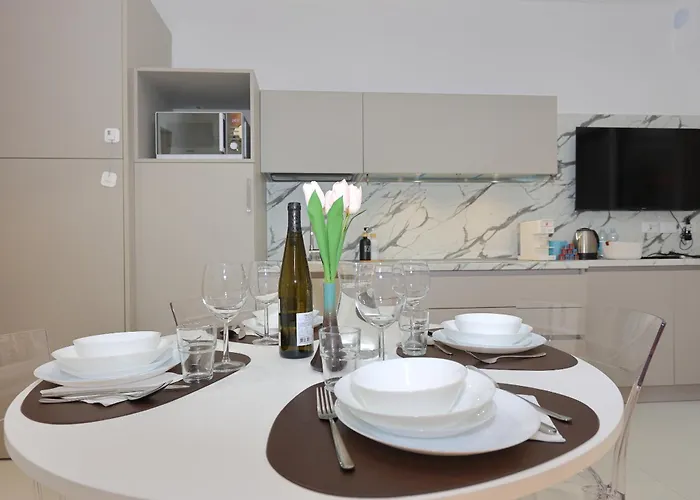 Mascarella - Elegante Design Con Patio Nel Centro Storico