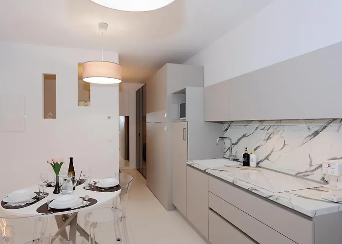 Mascarella - Elegante Design Con Patio Nel Centro Storico * بولونيا