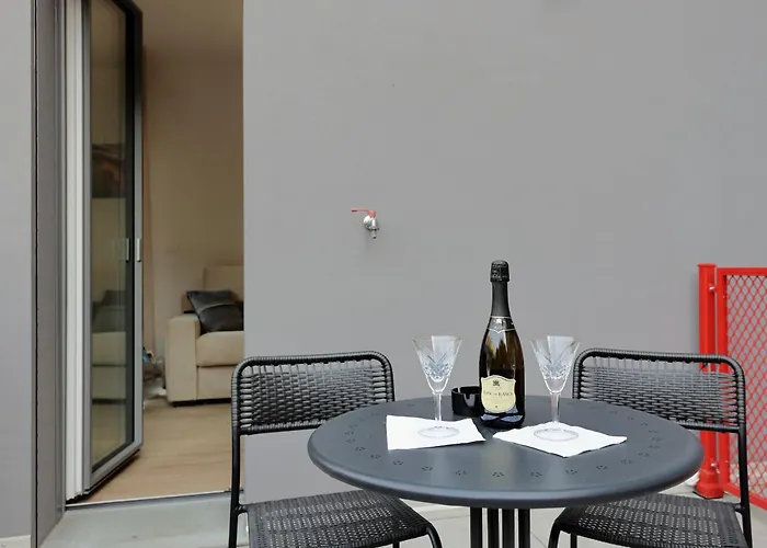 Mascarella - Elegante Design Con Patio Nel Centro Storico * بولونيا