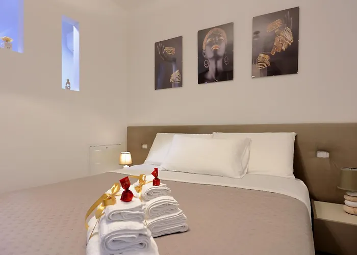 Mascarella - Elegante Design Con Patio Nel Centro Storico