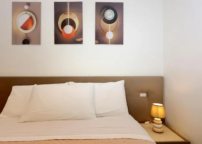 Mascarella - Elegante Design Con Patio Nel Centro Storico