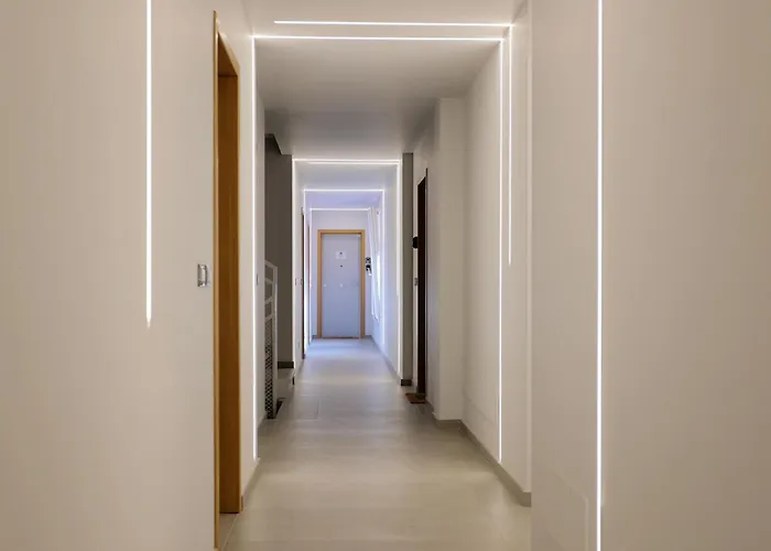 Mascarella - Elegante Design Con Patio Nel Centro Storico