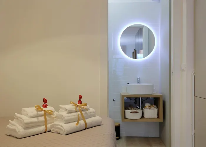 Mascarella - Elegante Design Con Patio Nel Centro Storico Lägenhet Bologna